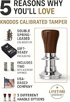 Tamper KNODOS de 58,5 mm cu mâner din lemn de nuc, cu autoreglare și design calibrat cu arc dublu pentru portafiltru de 58 mm 3