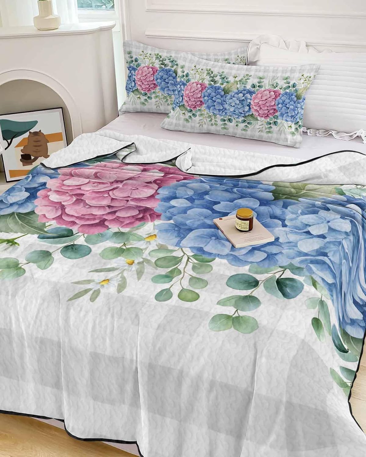 King Size Quilt Set, Rustic Pink Blue Hydrangea Lightweight Bedspread Coverlet Set Soft Microfiber Summer Quilt with 2 Pillow Shams, Summer Eucalyptus Leaf Buffalo Plaid 3 Piece Comforter Bedding Set