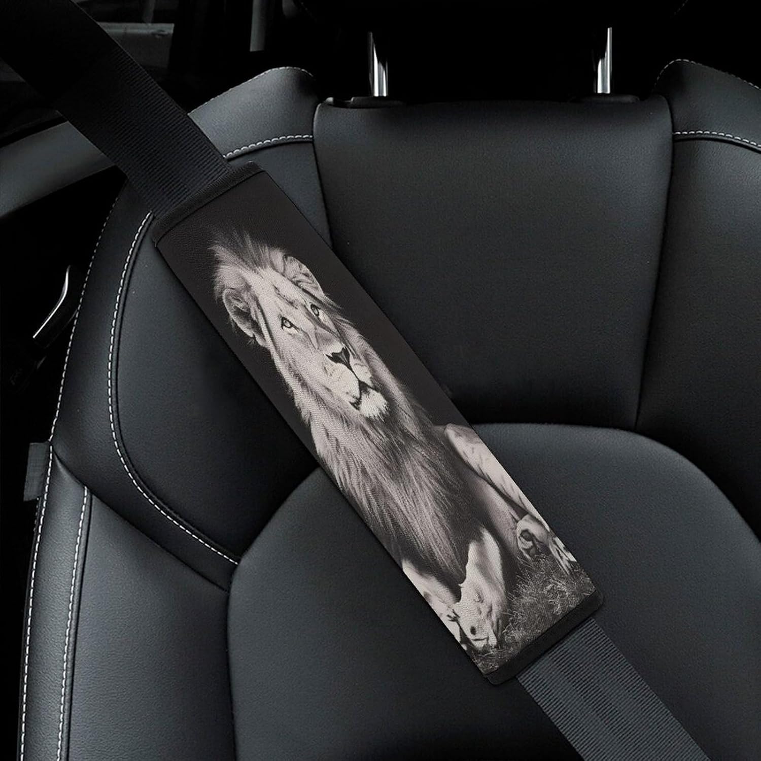 Black And White Liones Car Seat Strap Covers Soft Seat Strap Shoulder Pads Seatbelt Covers for All Car Seats 2PCS