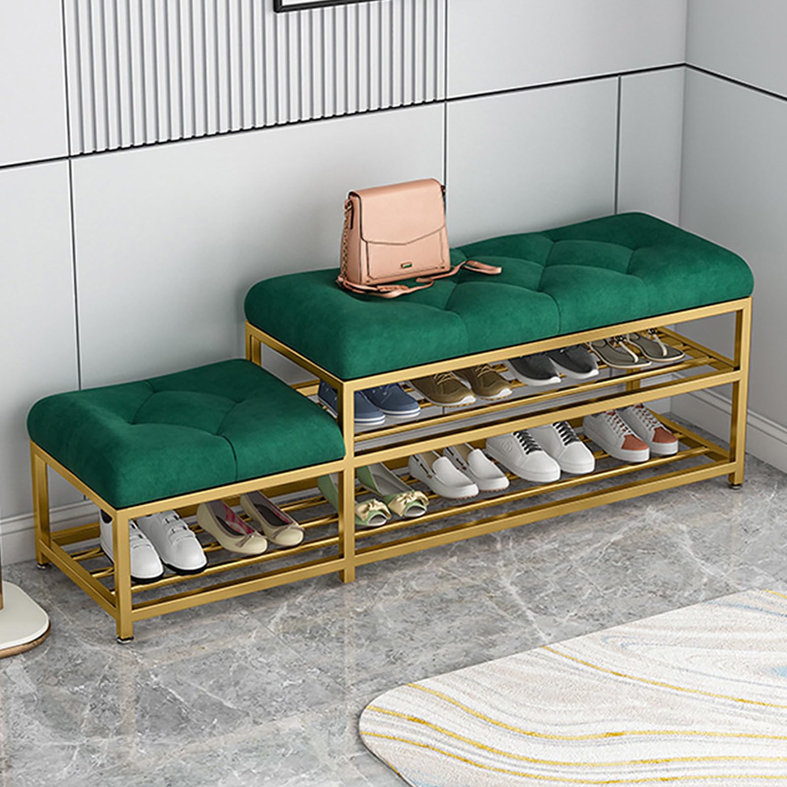 Banc range-chaussures en velours pour s'asseoir confortablement dans l'entrée