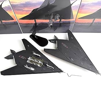 1/72 アメリカ空軍 F-117ナイトホーク（ダイキャスト） Amazon.co.jp: 1/72スケールUSAF F-117ナイトホーク攻撃機モデル