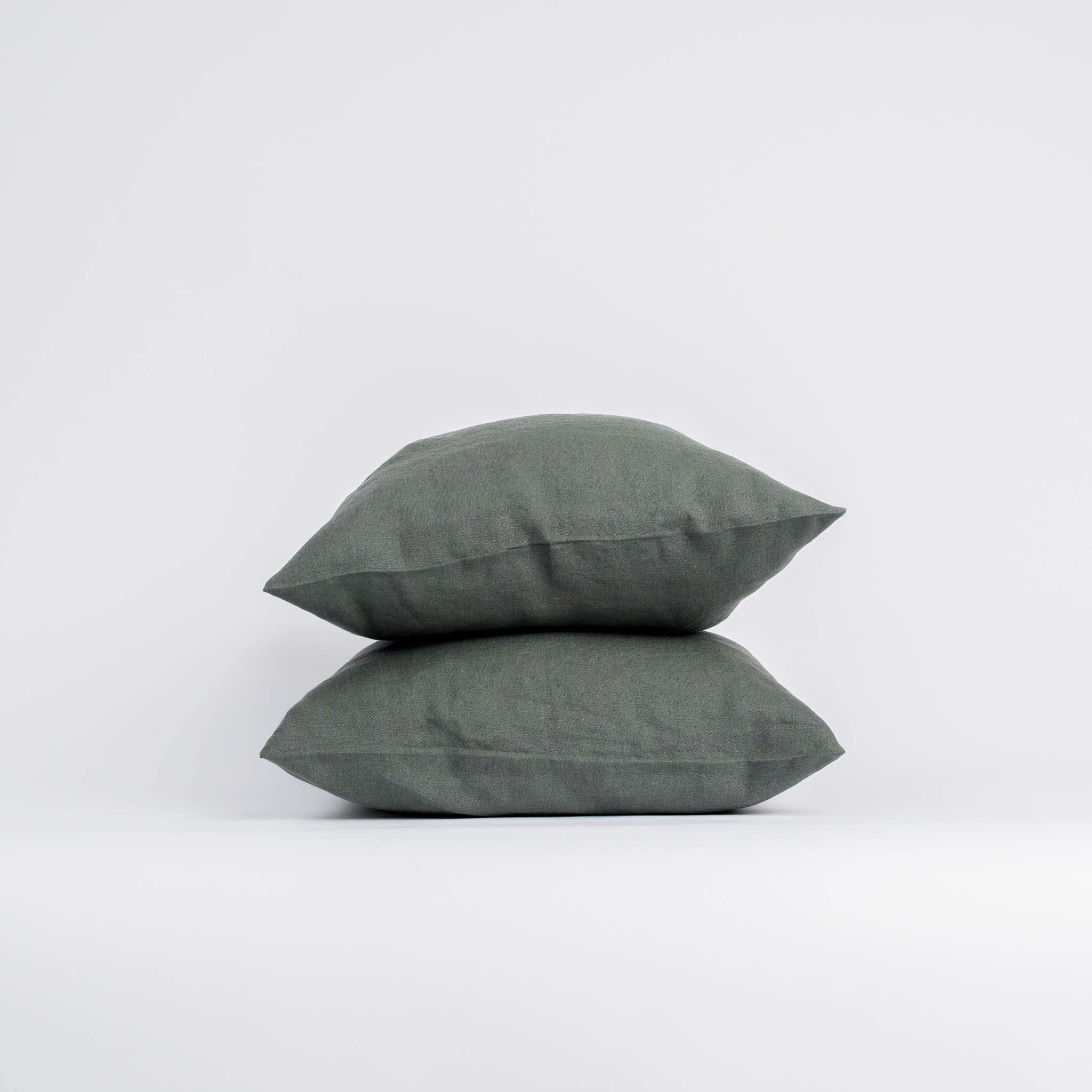 My Linen Home 100% Stonewashed Juego de 2 Fundas de Almohada de Lino en Color Verde Oscuro | Funda Almohada 50x70 cm I con Cierre de sobre I Hipoalergénico, Termorregulador y Transpirable Fundas