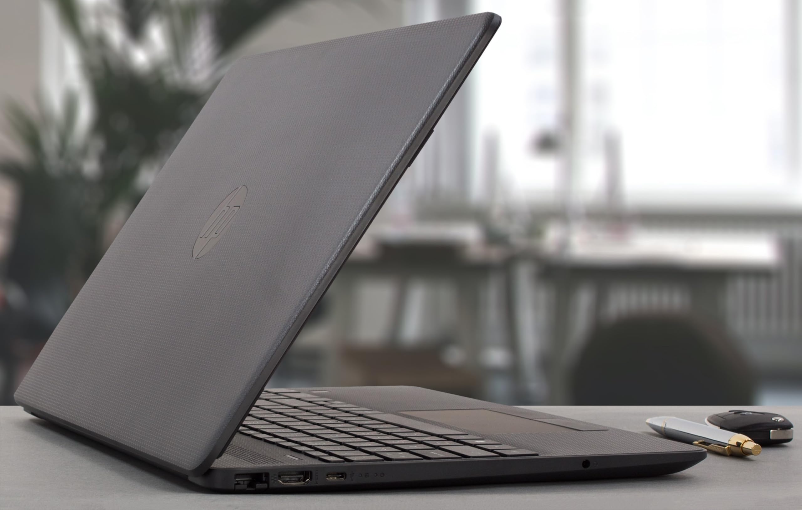 HP Notebook 250 G9, Display Laptop HD 15,6", CPU Intel Celeron N4500 2,8GHz Max, Ram 16GB DDR4, SSD NVMe 1000GB (1TB), Windows 11 Pro, Portatile Pronto all'Uso