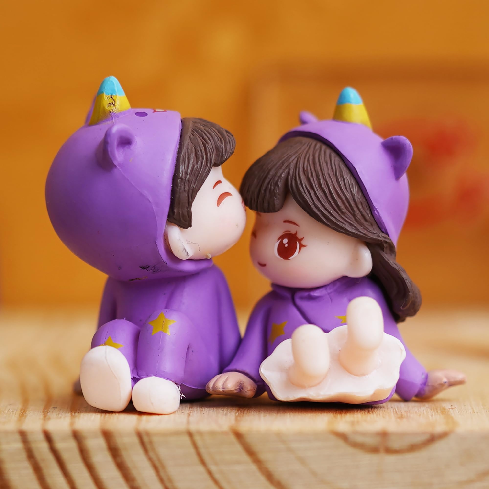 eCraftIndia Valentine Gift for Girlfriend Boyfriend Purple Miniature Romantic Couple Statue Boy Kissing Girl Forehead Showpiece Valentine Gift for Husband Wife Valentines Day Decoration Items