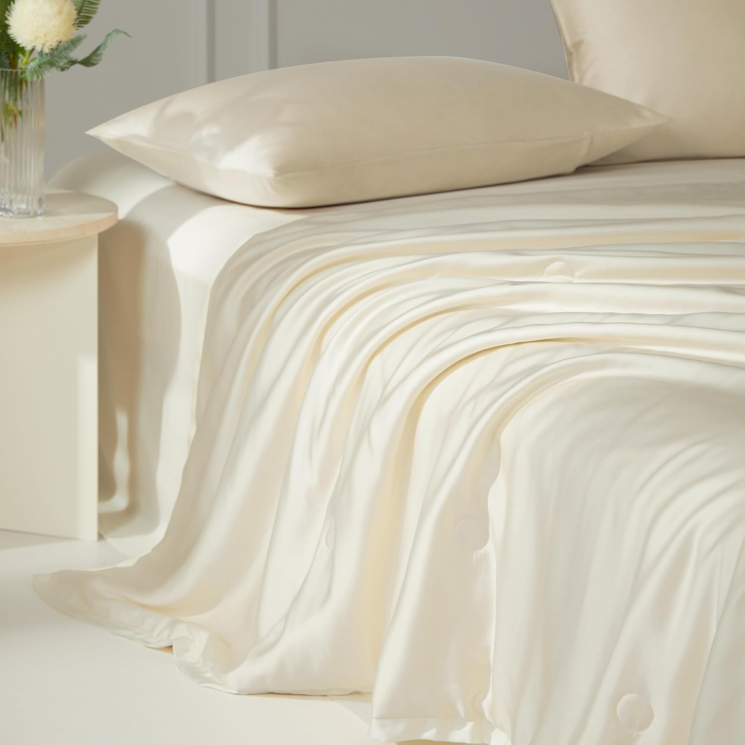 MIDO HOUSE Eucalyptus Cooling Comforter Breathable Tencel Lyocell Fiber Quilt Queen Cooling Blanket for Hot Sleeper Machine Washable Lightweight Duvet for Summer