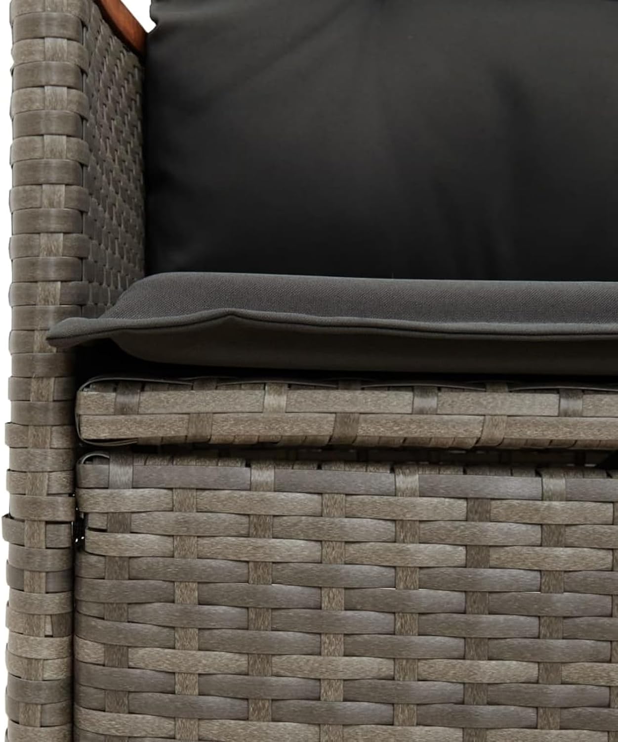 Close-up of the grey cushion and polyrattan weave of the ZEYUAN garden chair