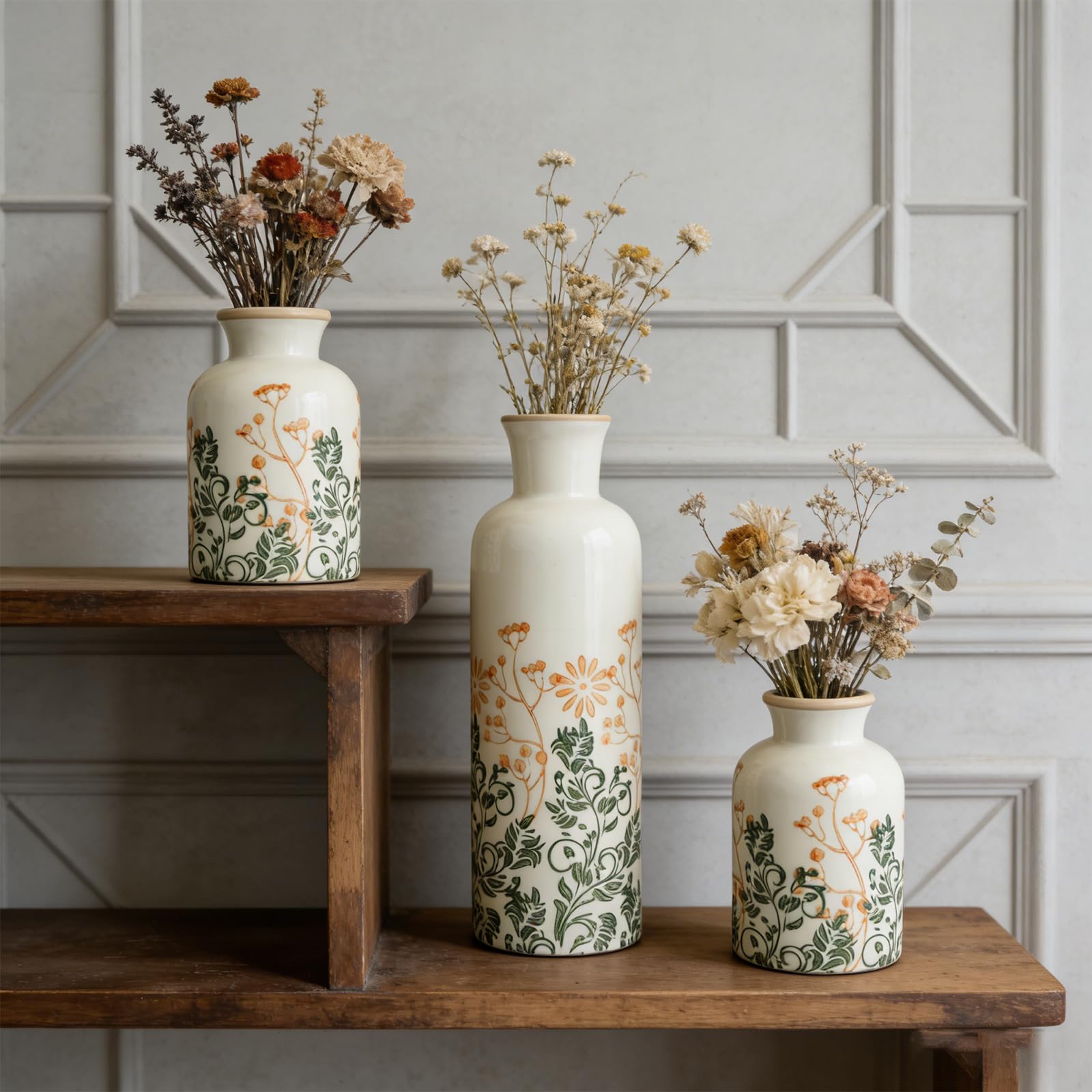 Vases en céramique rustique pour rompre la monotonie d'un salon moderne et froid