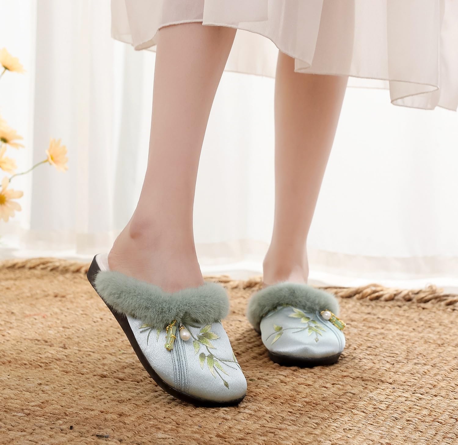 Damskie Satynowe, Futrzane Kapcie Z Haftowanymi Kwiatami Płaskie Pantofle W Stylu Chińskim Buty Qipao Ze Sztucznego Futra W Stylu Hanfu Kapcie Domowe Z Zakrytymi Palcami