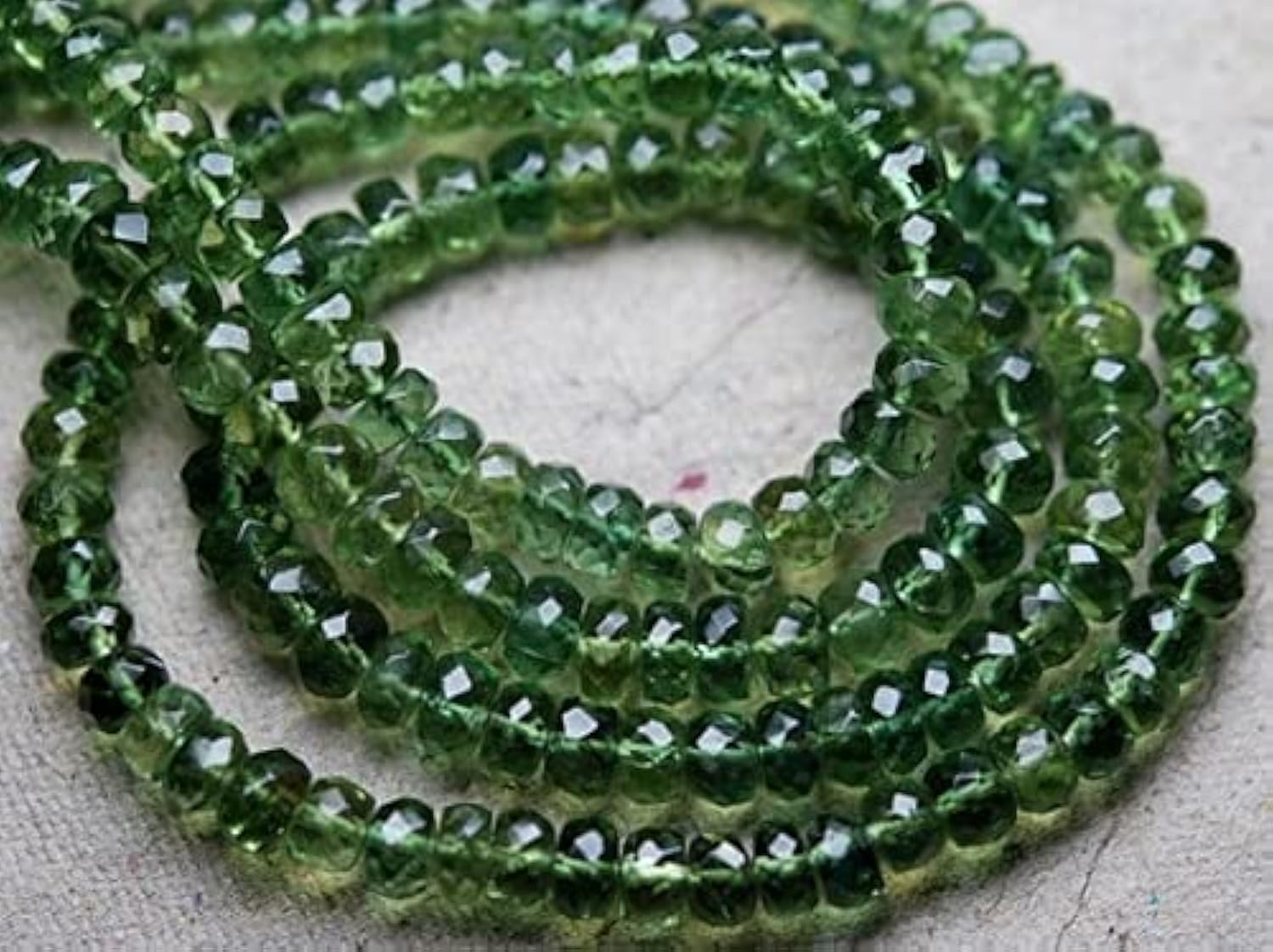 Apatite verte véritable qualité AAA perles de 4mm pour joaillerie fine
