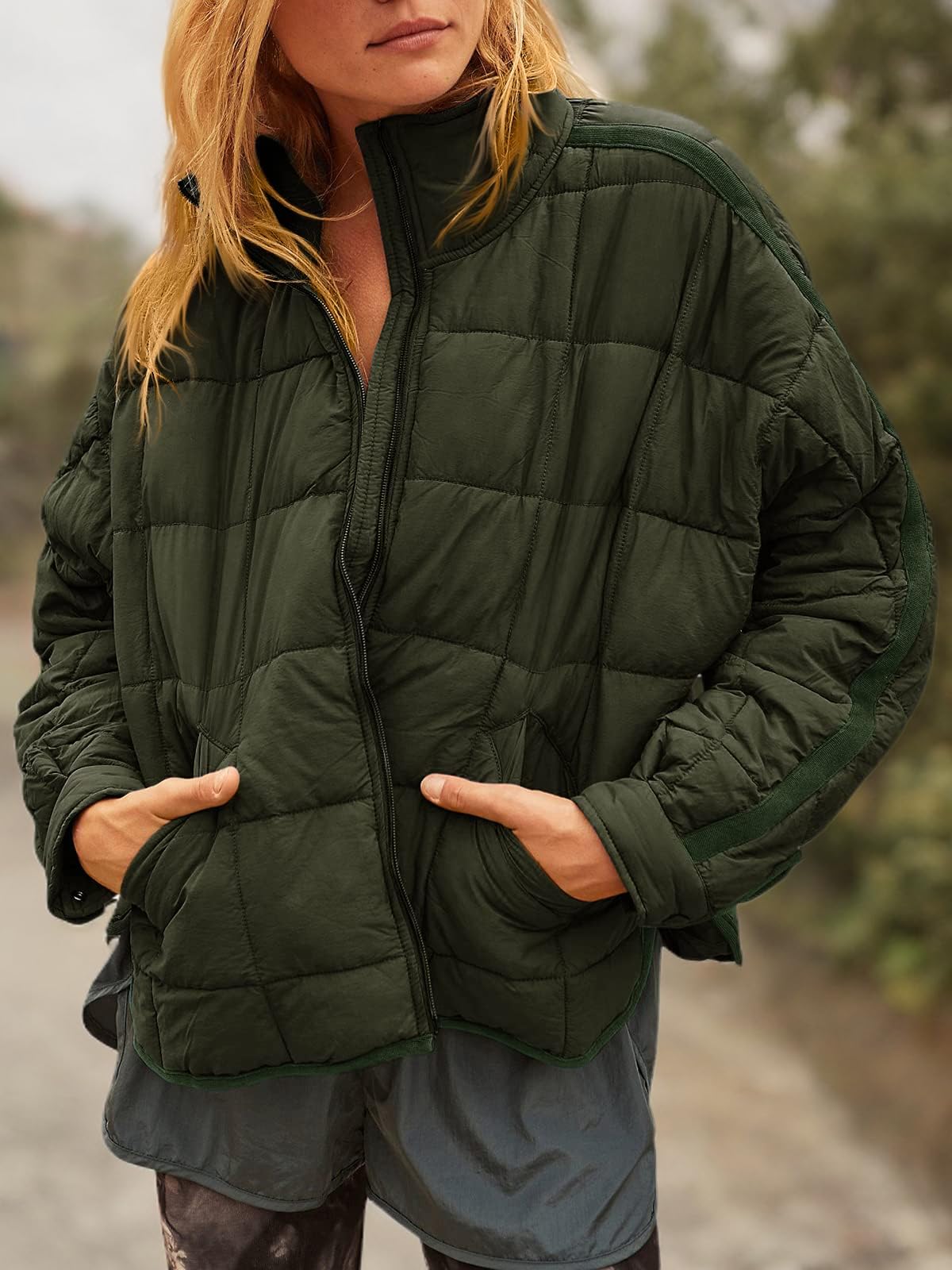 Aiopr Women's Oversized Lightweight Down Coat Long Sleeve Zip Packable Short Puffer Jackets