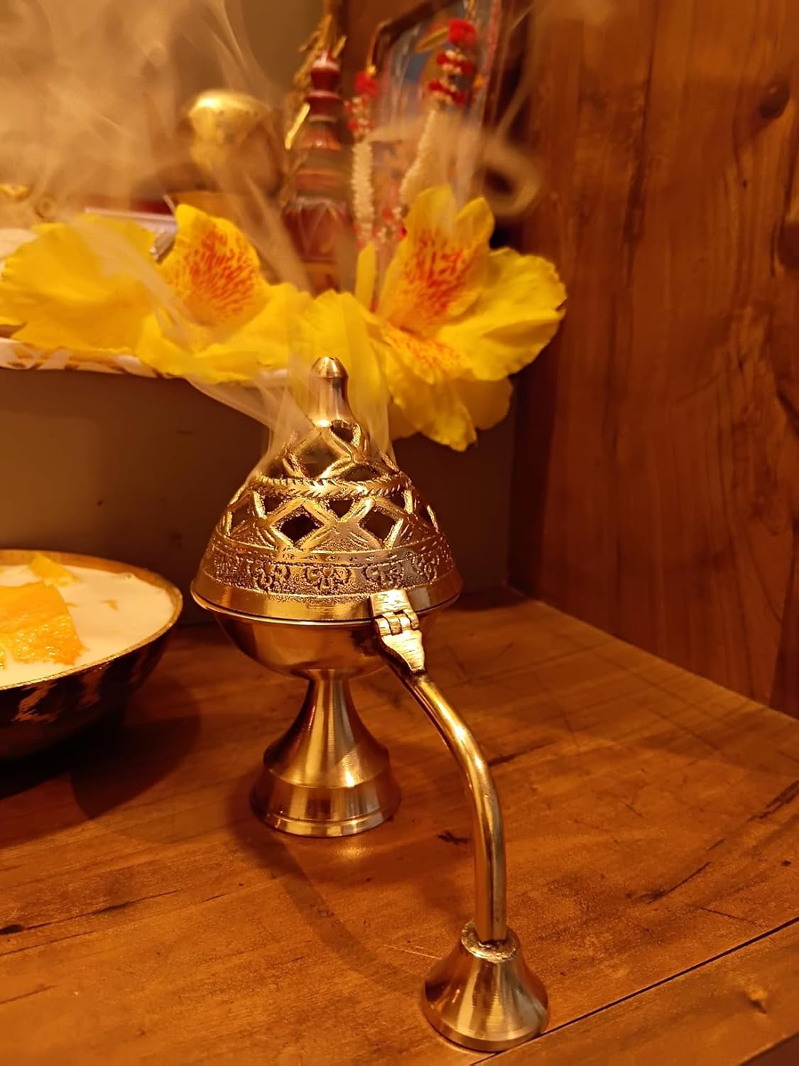 Decorate Dreams™ Pure Brass Dhuna Loban Burner, Round Dhooni Dhoop Dani Incense Burner,Table-Top Brass Incense Holder for Loban, Elegant and Traditional Dhoop Dani for Purifying Home