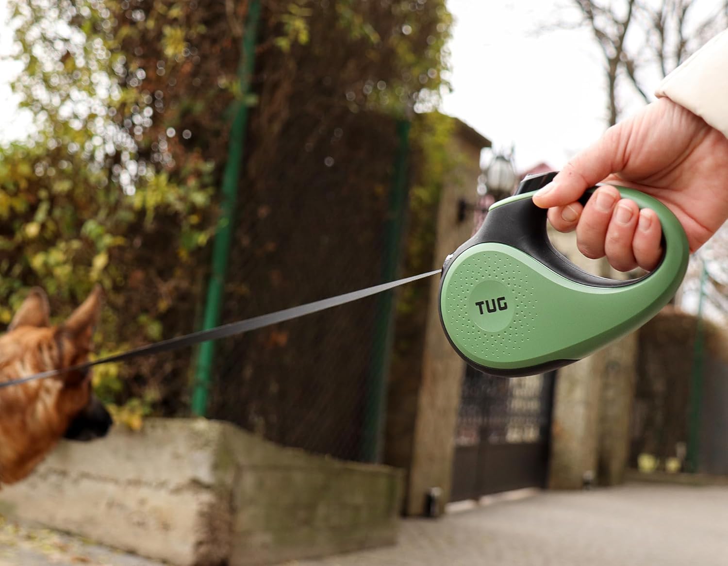 TUG 360° Tangle-Free Retractable Dog Leash with Anti-Slip Handle | 16 ft Strong Nylon Tape | One-Handed Brake, Pause, Lock (Large, Green)