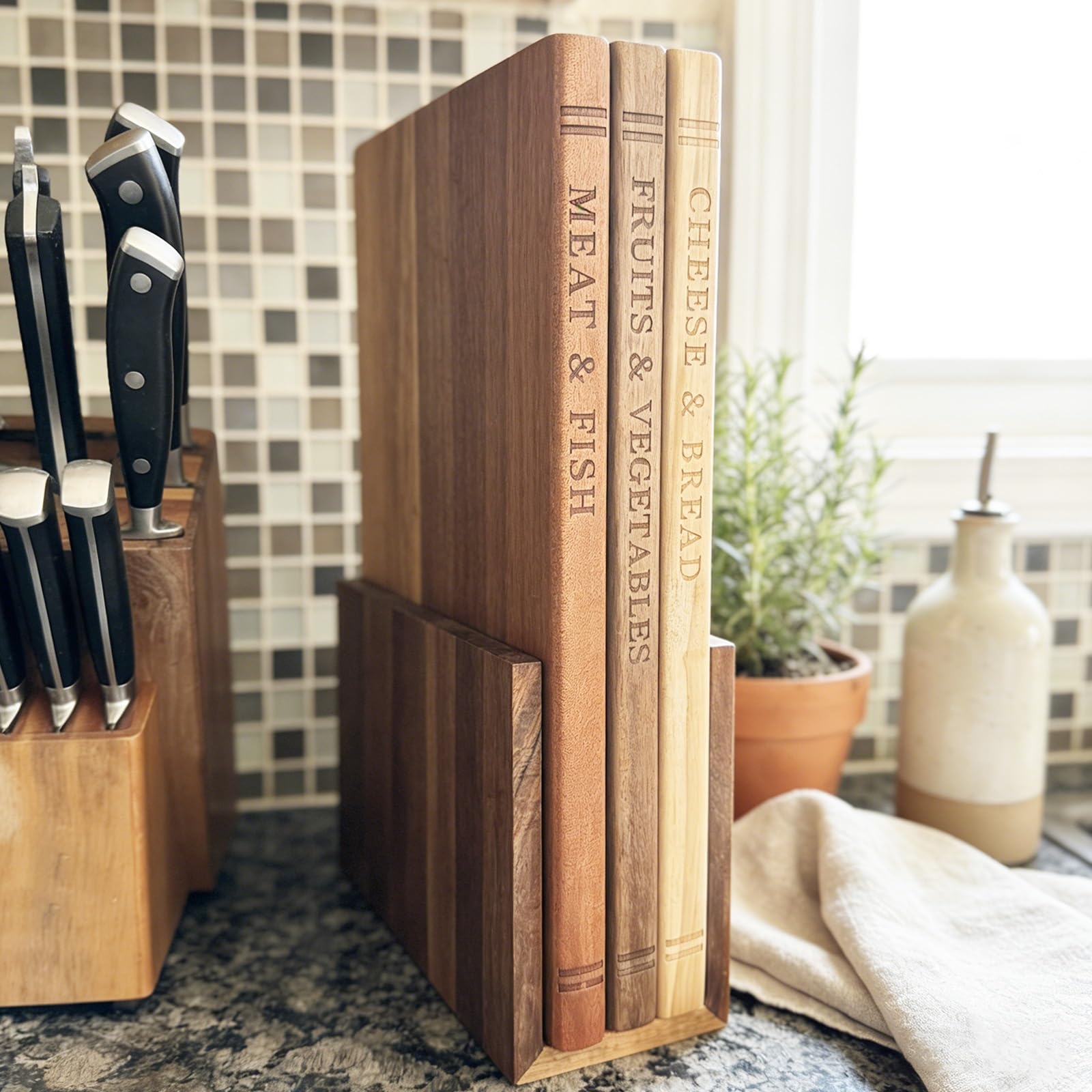 3-teiliges Buch-Holz-Schneidebrett-Set, 33×25,5×2 cm Massivholz Charcuterie-Brett-Set mit Ständer, Buch-Holz-Schneidebretter Servierfläche für Fleisch Käse Gemüse, Geschenk für Hobbyköche