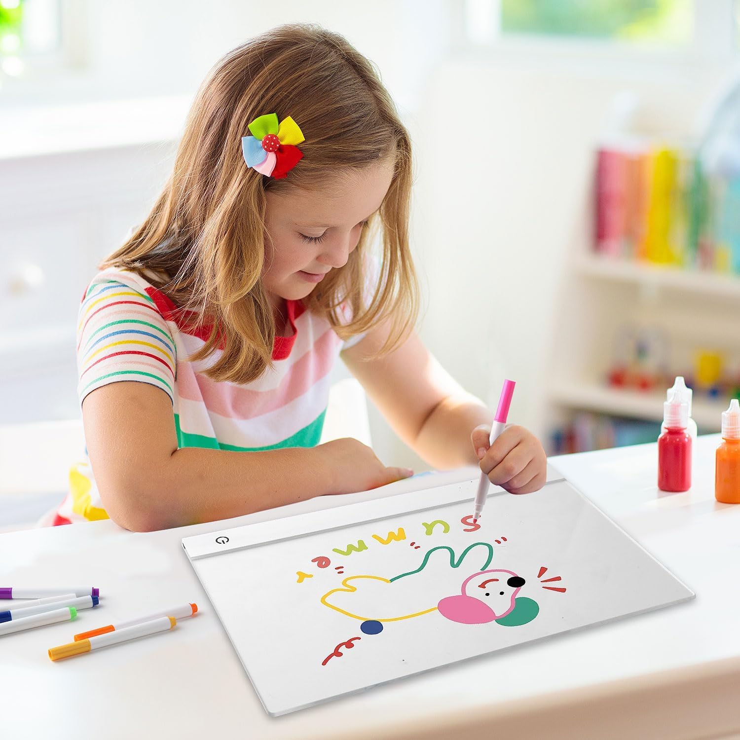 Quadro de Desenho LED Acrílico Brilhante Infantil Magic Board, Prancheta de Desenho com Luz e Cores para Desenho e Decoracao, 7 Canetas e Suporte, Escrita Apagável Ideal para Casa e Sala de Aula Quadro de Desenho LED Acrílico Brilhante Infantil Magic Board, Prancheta de Desenho com Luz e Cores para Desenho e Decoracao, 7 Canetas e Suporte, Escrita Apagável Ideal para Casa e Sala de Aula