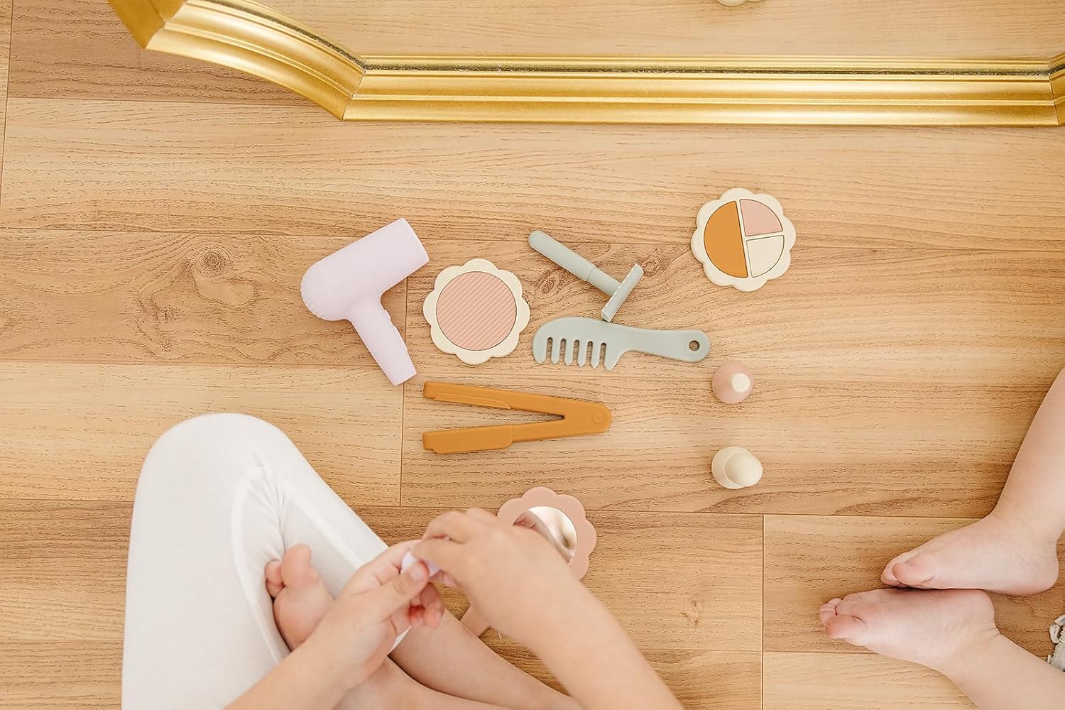 Marlowe & Co Silicone Hair Salon and Makeup Kit for Toddlers and Children, 12 Piece Mess Free Pretend Play Beauty Set for Girls with Storage Bag