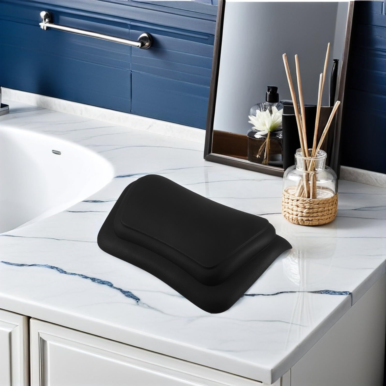 Cuscino da Bagno in Pu Nero con Ventose Antiscivolo, Poggiatesta per Vasca da Bagno e Spa, Supporto Morbido per Collo e Schiena, Accessorio per Relax in Vasche Idromassaggio