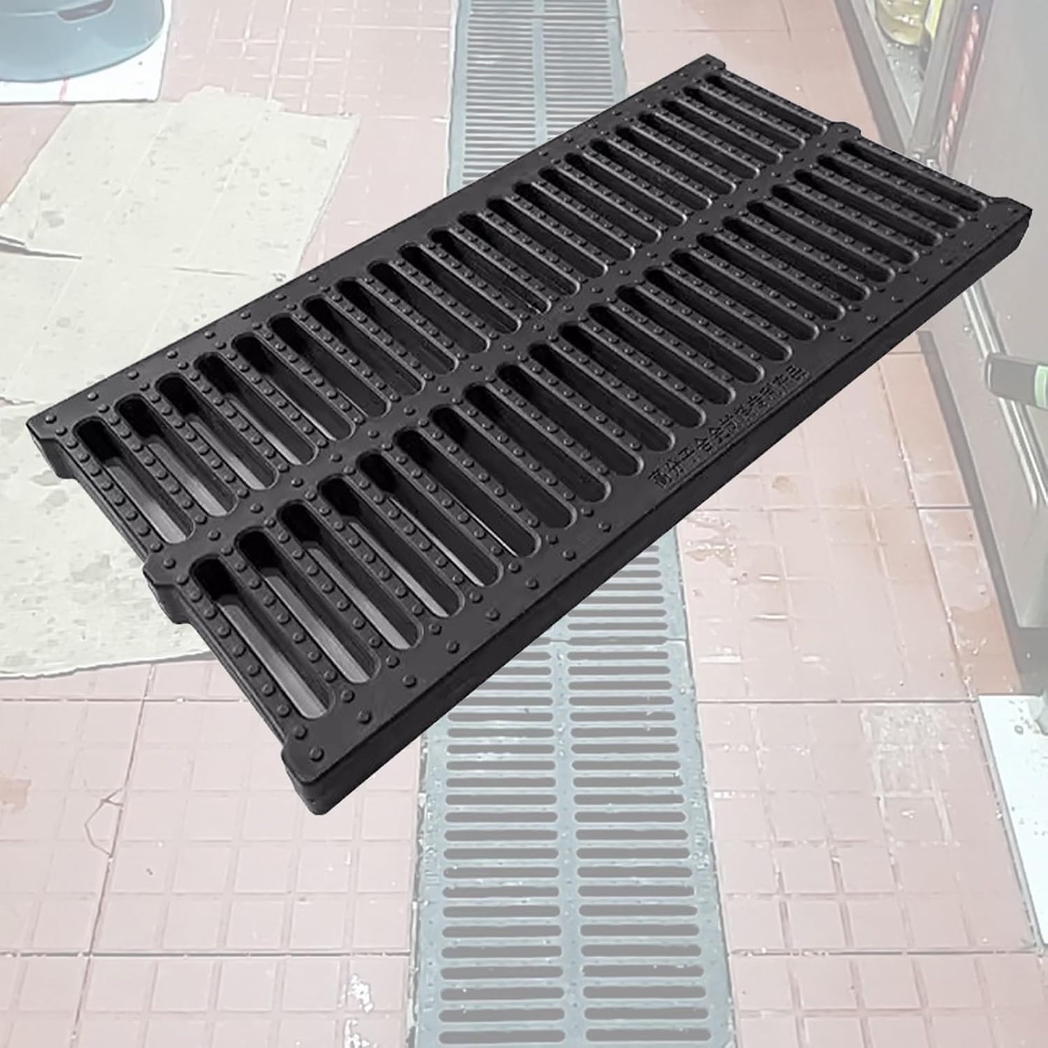 Filtre de gouttière noir 50 cm pour stopper l'accumulation de feuilles mortes