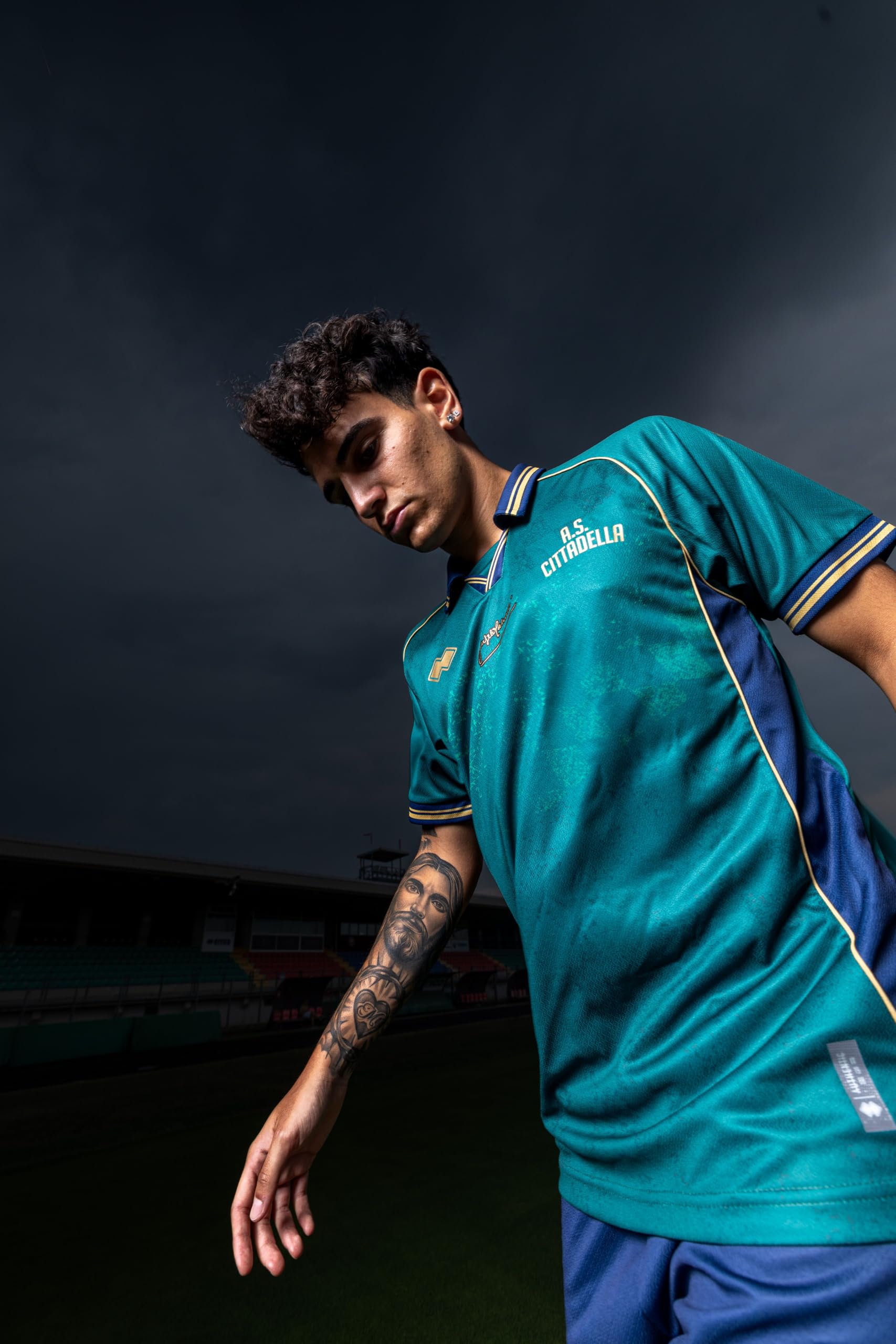 A.S. Cittadella 1973 Maglia Edizione Limitata 100° Anniversario Angelo Gabrielli – Errea Ufficiale, Collector Numerata 300 Pezzi, Verde Petrolio con Colletto retrò