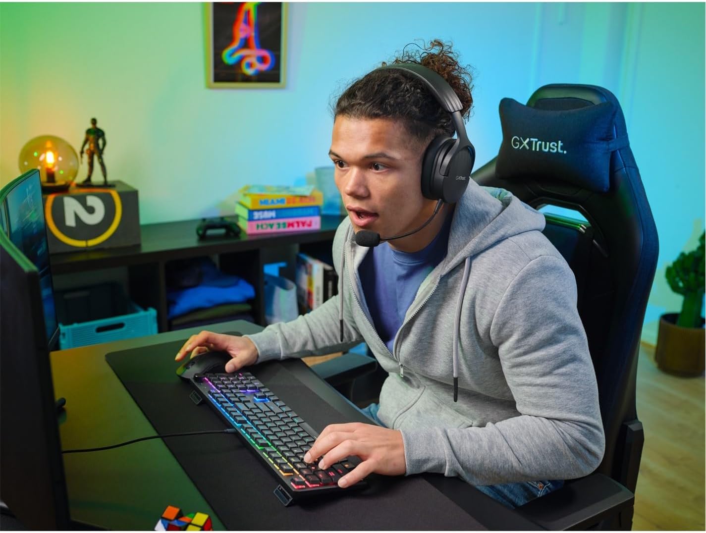 Trust Gaming GXT 866 Torix Mechanical Keyboard UK Layout, Linear Huano Switches, RGB Illumination, Anti-Ghosting N-Key Rollover, Low Profile Programmable USB Gaming Keyboard PC Laptop - Black