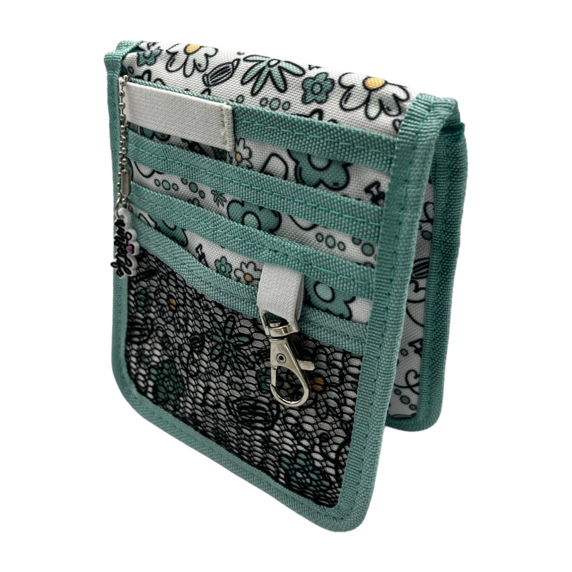 Nurse Life Pack MAXI Organizador más Tijeras Mayo y Pico Pato - Punta Roma | - I love it -, Punta Redonda Profesional, Primeros Auxilios, Vendaje. Acero pulido. Verde Moda.
