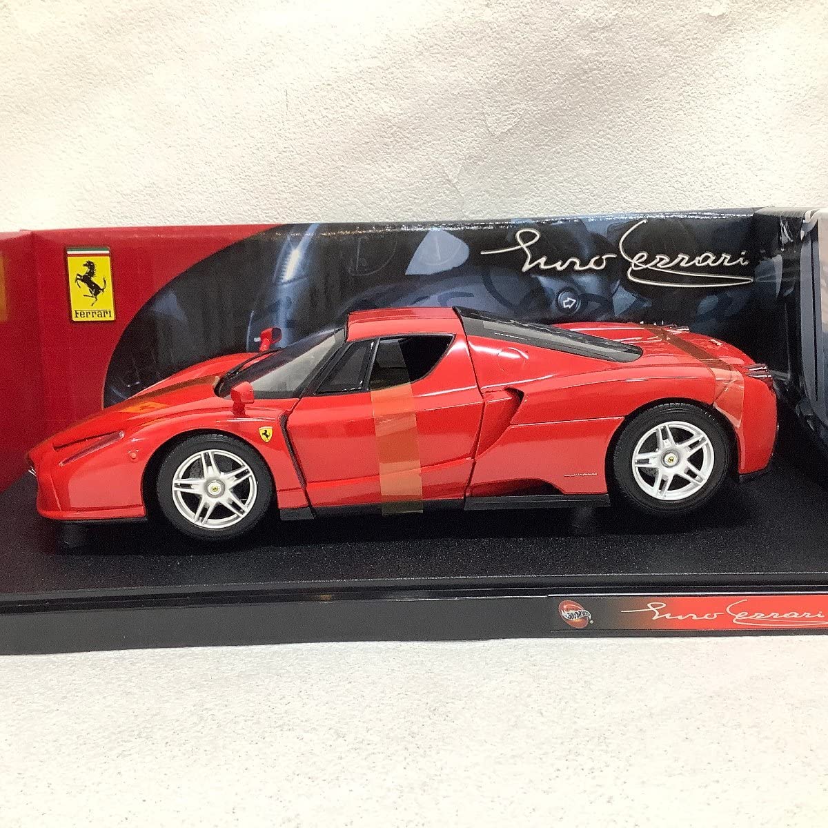 Amazon | 外箱 100% 1/18 ダイキャストカー エンツォ フェラーリ