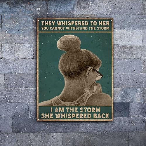 Vista 21 de xitangyouyu Letrero de hojalata con texto en inglés "They Whispered to Her You Cannot Withstand The Storm I Am She Back" de metal retro para Soy