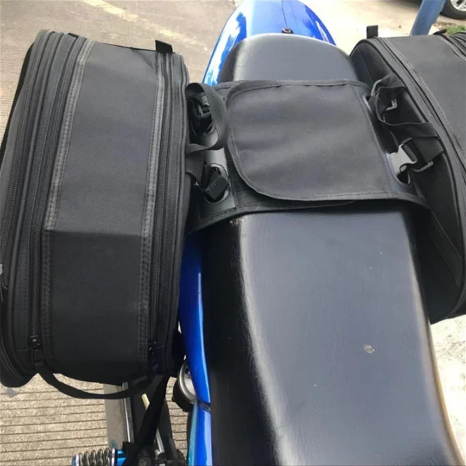 Borsa Gamba Moto Borsa Posteriore per Motocicletta Sacycling, può Essere posizionata sul Casco e ha Una Copertura Impermeabile con più Cinghie fisse. Marsupio Gamba Moto