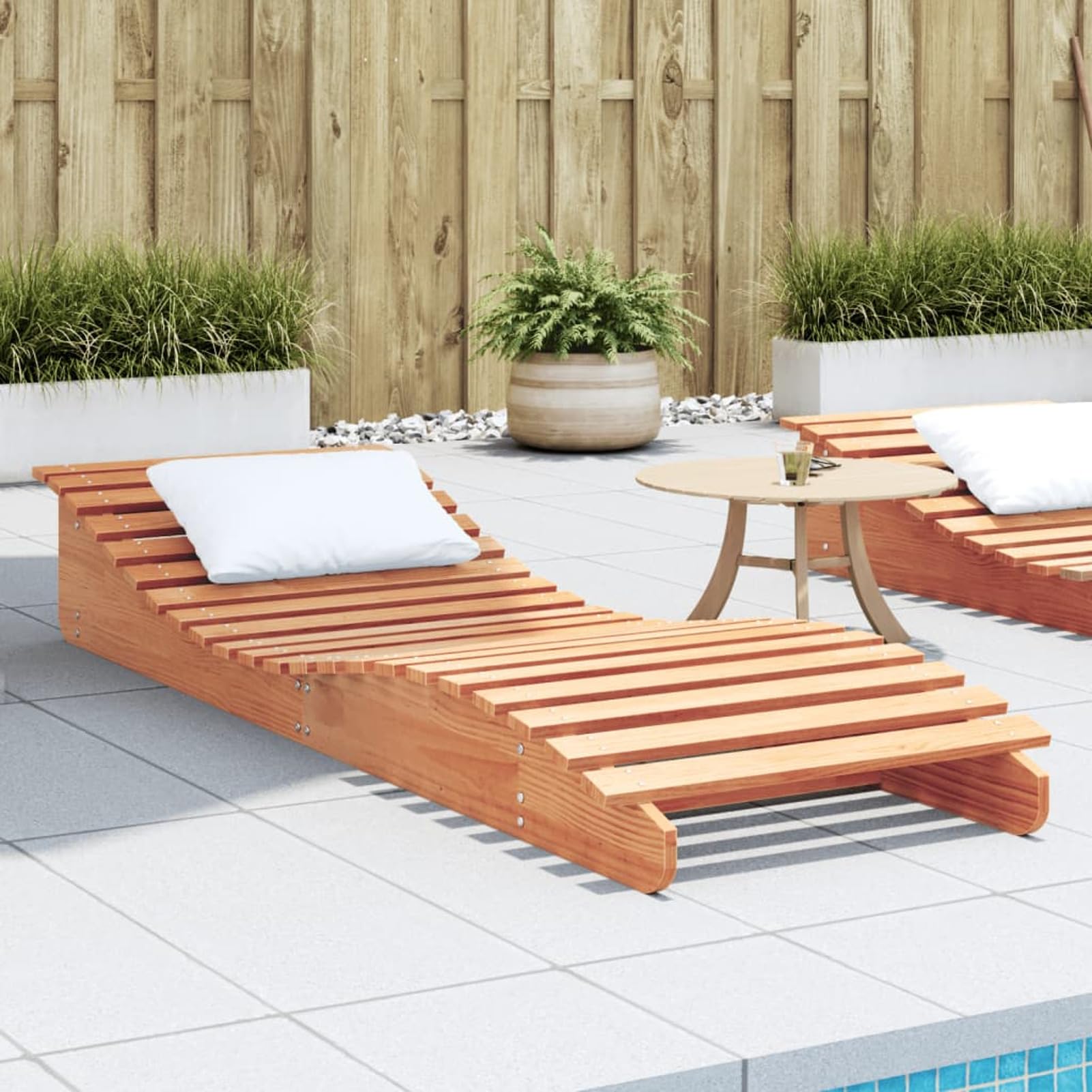 Chaise longue de jardin en pin pour des après-midis détente au soleil