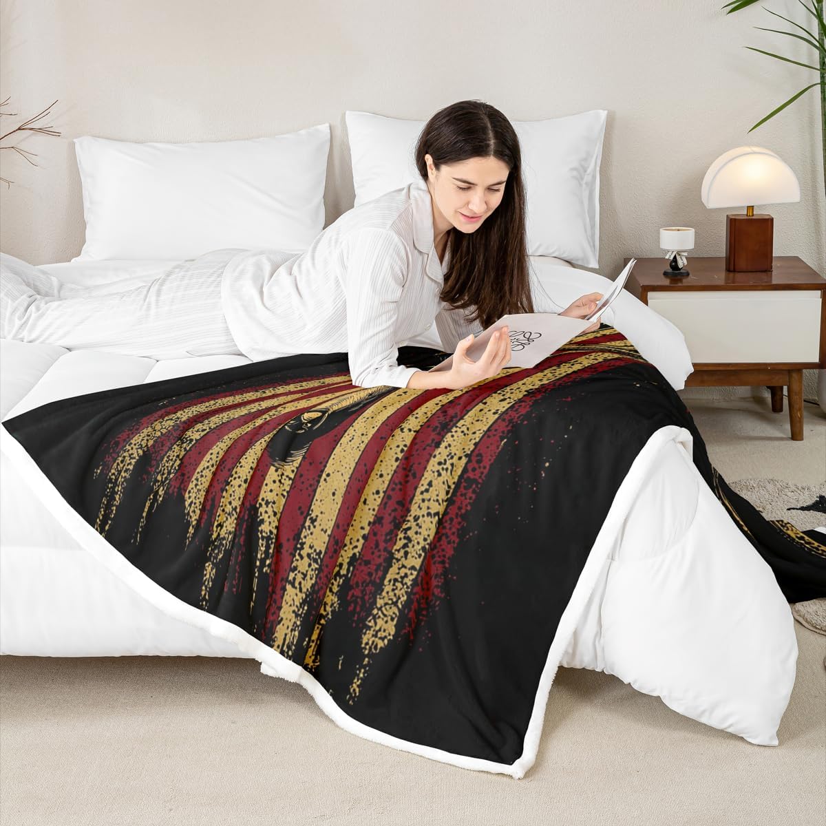 Erosebridal Elk Skull Fleece Blanket American Flag Blanket, Deer Antler Throw Blanket for Chair Vintage US Flag Sherpa Blanket, Retro Grunge Plush Blanket, Black Red