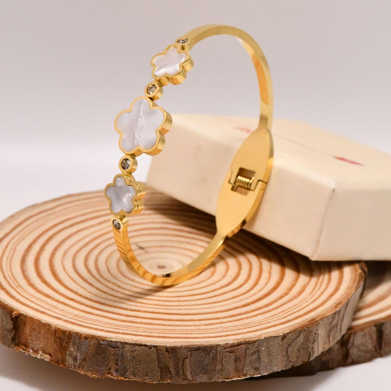 Women's Five Leaf Clover Bracelet 2.44IN Golden Mother of Pearl Three Cinquefoils Spring Bracelet No Color Loss Cuff Bracelet Jewelry - Image 7