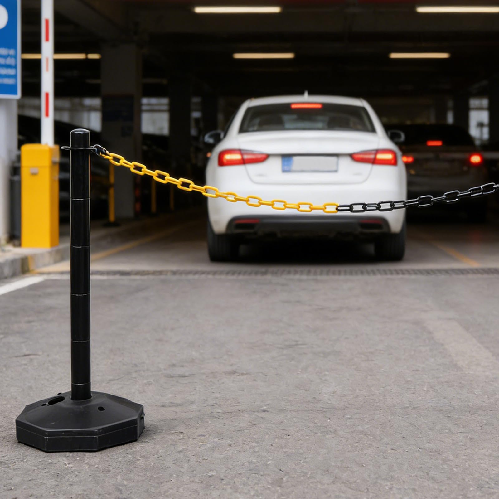 Ber de tráfico portátil con base rellenable y delimitador de plástico de cadena de 1 m para estacionamiento y control de tráfico, bloqueador de carretera seguro al aire libre