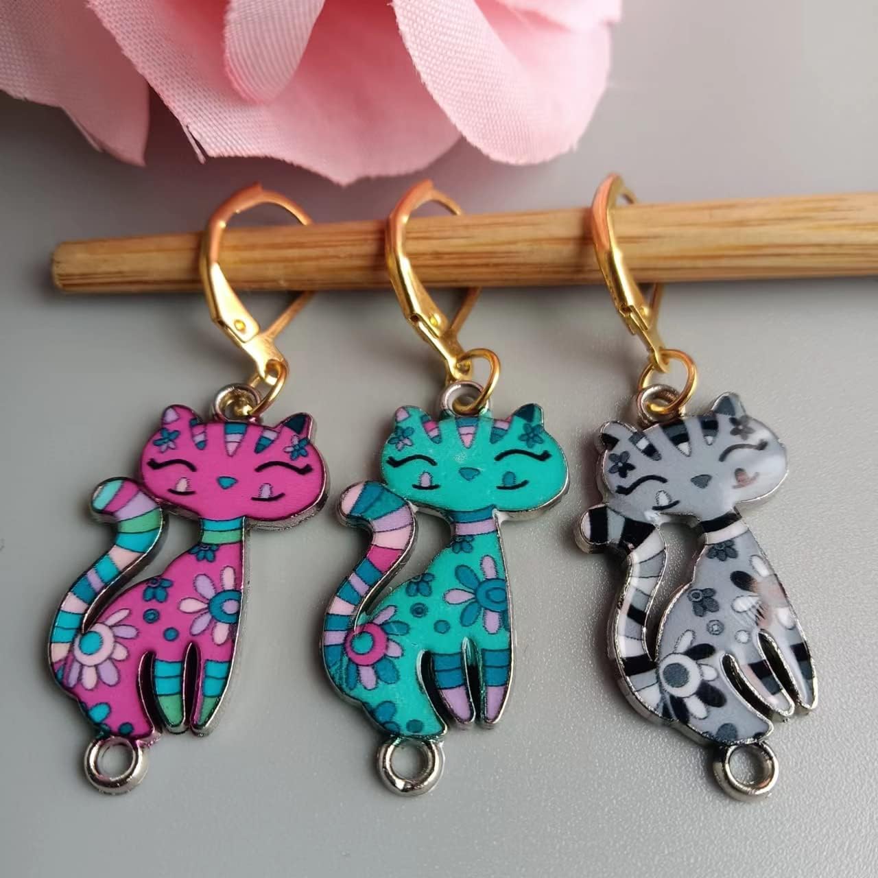 6pcs Long-Tailed Cat Crochet Removable Locking Stitch Markers for Knitting and Crocheting 6 Tabby Cats Cute Metal Charms Gift Knitting Supplier