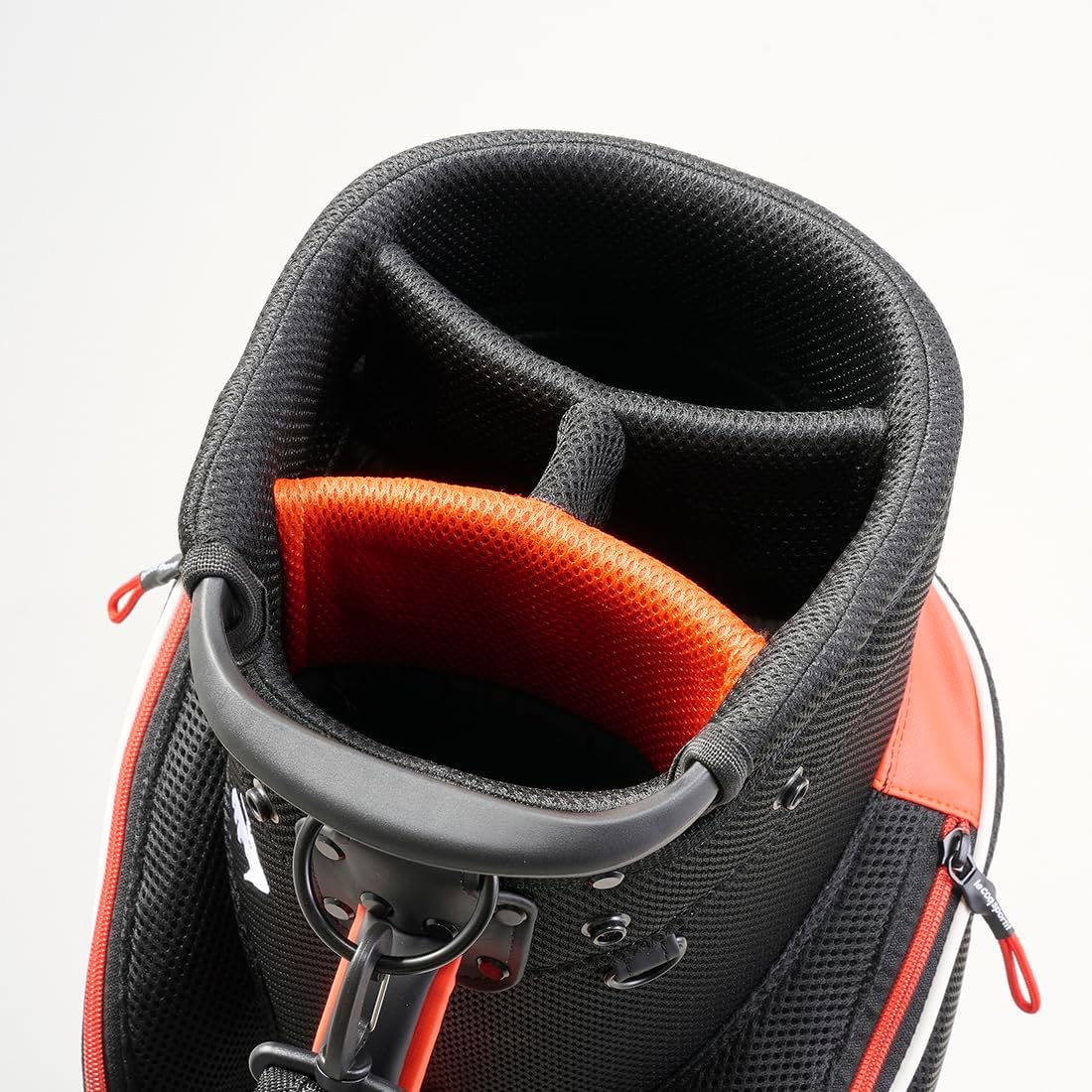 メッシュ素材を使用したキャディバッグの詳細