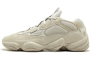 A masterpiece kicks by Yeezy: Desert Rat 500 in 'Blush'