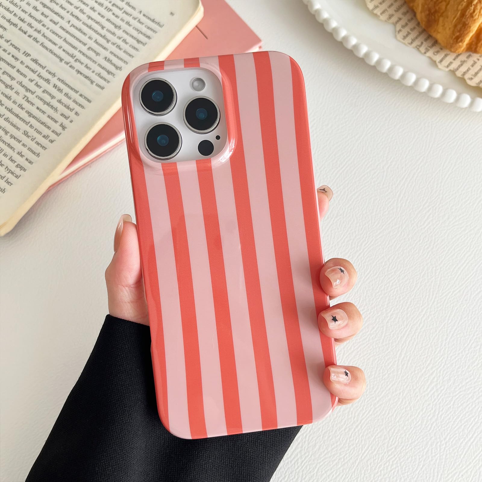 Étui iPhone 15 Pro tendance pour look urbain chic