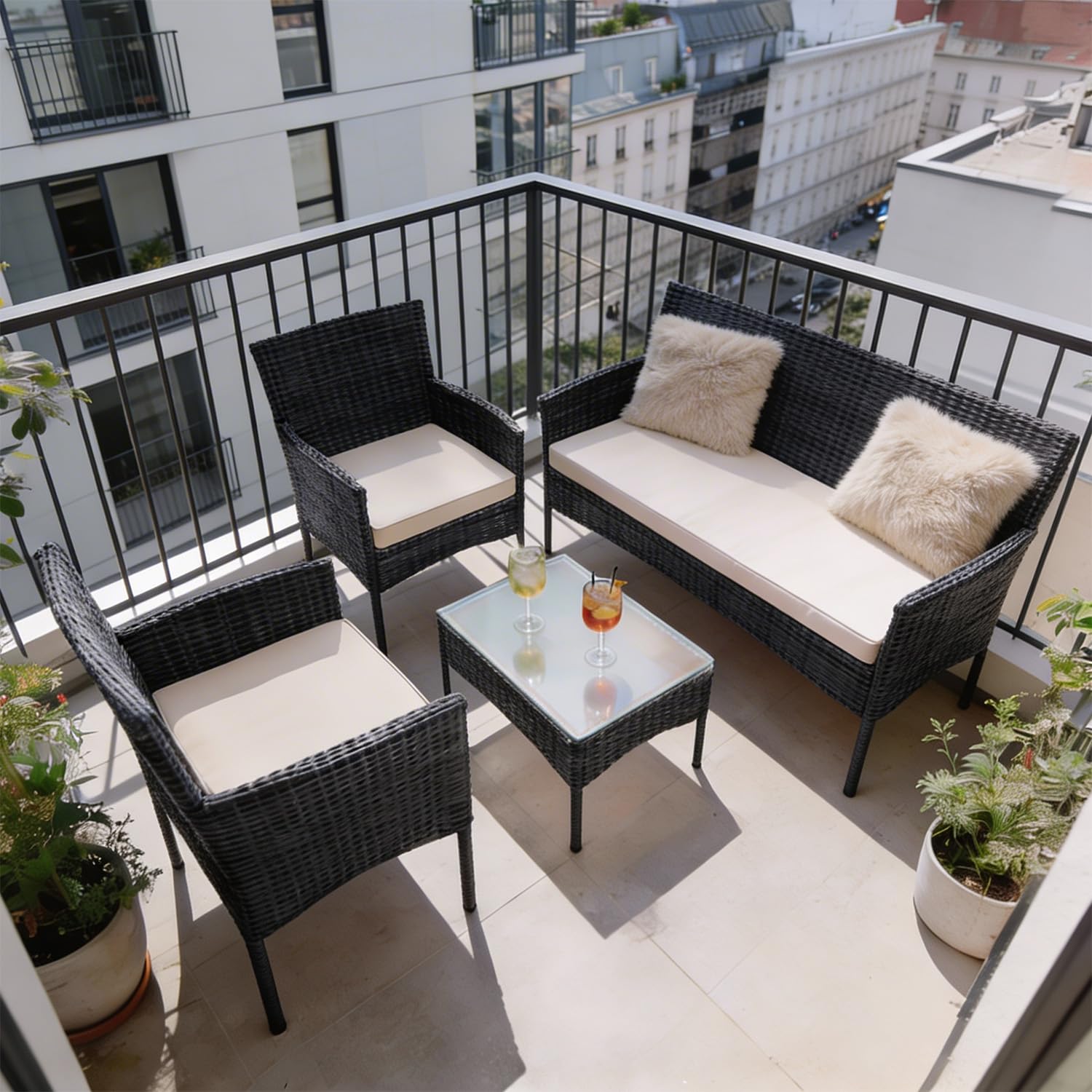 Juskys Polyrattan Sitzgruppe Fort Myers für 4 Personen – 2er Sofa, 2 Stühle, Beistelltisch, Sitzkissen, wetterfest (schwarz/Creme)