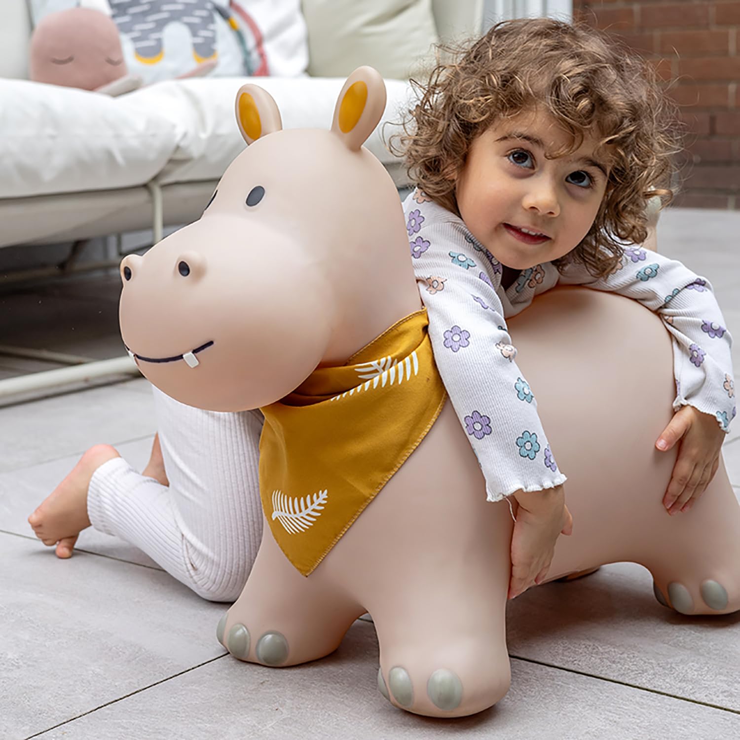 Kindsgut Hüpf-Tier für Kinder, dezente und Moderne Farben, liebevolle Details, inklusive Luftpumpe, Hippo