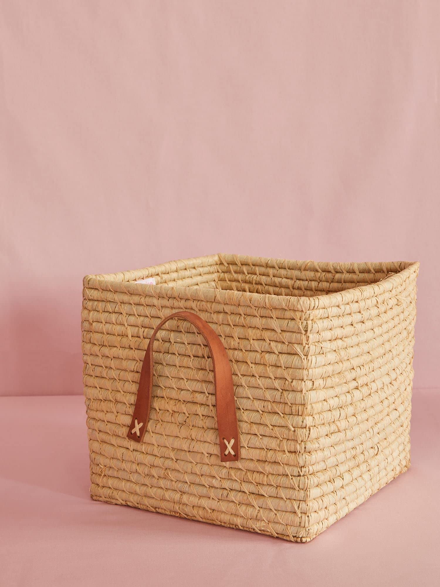 Amazon.co.jp: RICE - 小さな四角いラフィアバスケット レザーハンドル