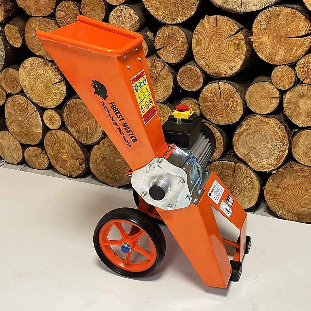 Forest Master FM4DDE-MUL Broyeur de Jardin Électrique 4CV – Déchiqueteuse à Bois et Végétaux – Coupe Branches Jusqu’à 50 mm – Léger, Compact – Goulotte Réglable – Conception Britannique
