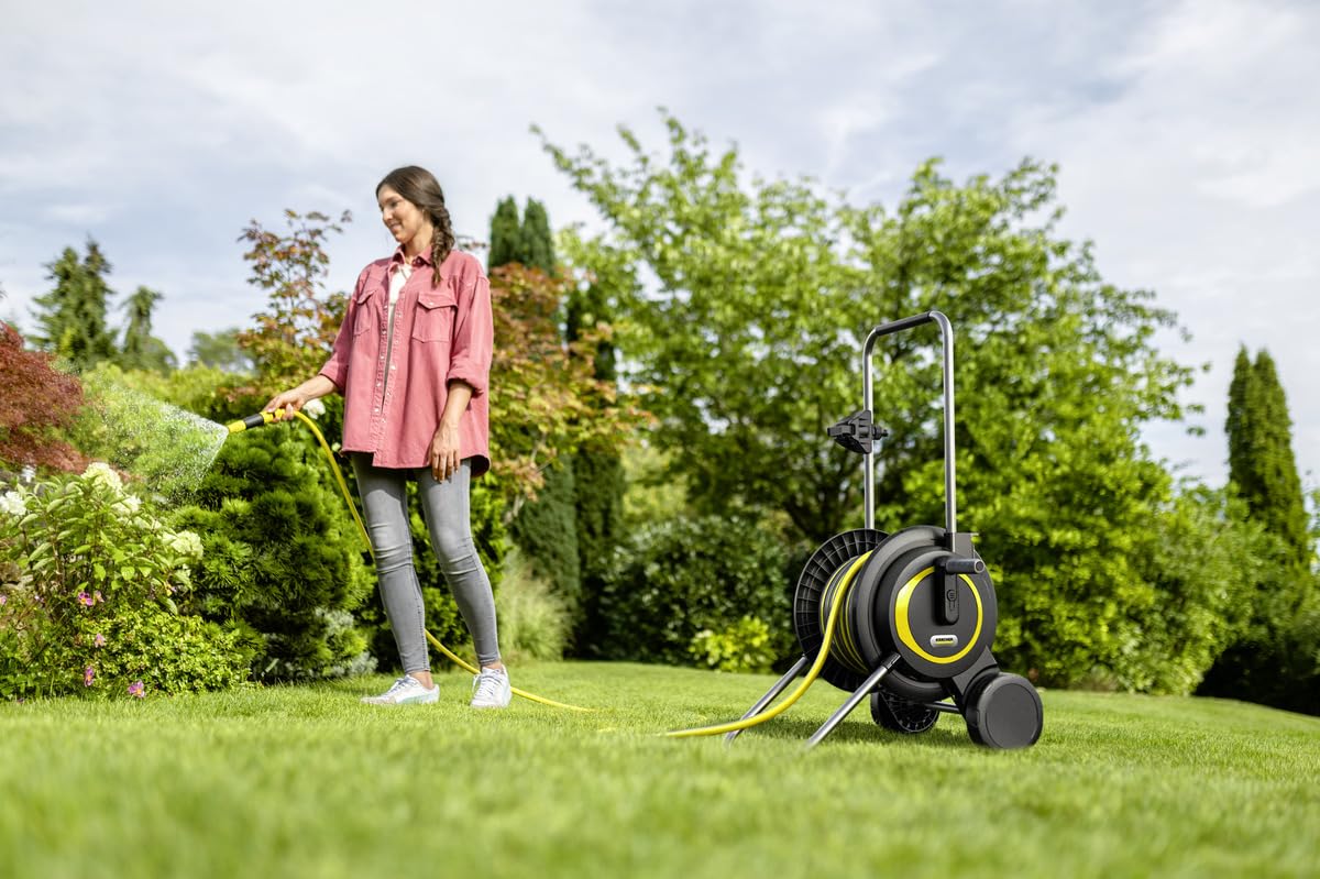 Kärcher Carro de Manguera HT 3.20 Compacto y móvil con Base Extra Ancha, Mango de Altura Ajustable, Incluye Soporte para jeringas, Manguera Karcher de 20 m y Accesorios de riego, Color Negro