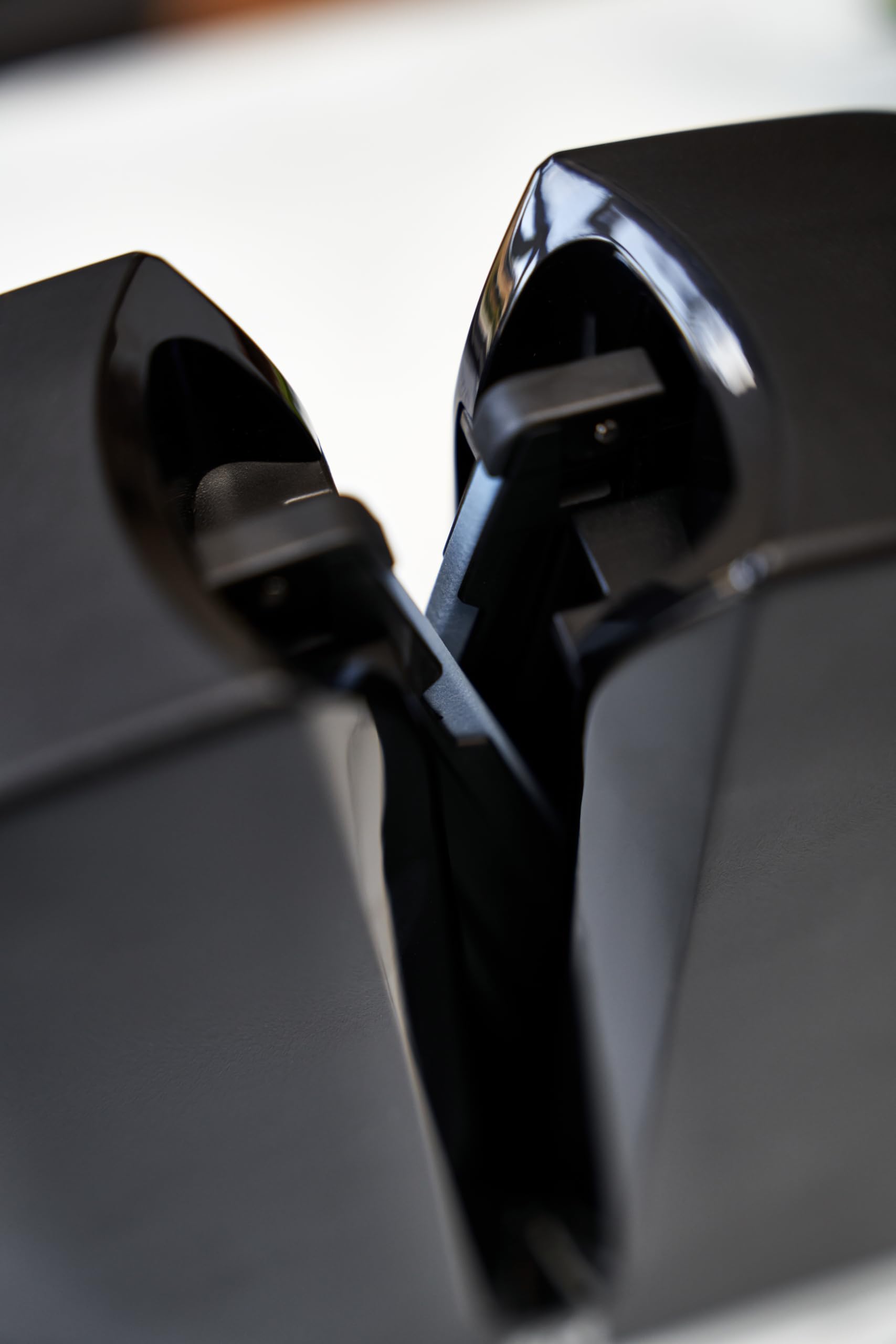 ZWILLING V-Edge afilador de cuchillos con piedras cerámicas, apto para cuchillos europeos y japoneses, negro