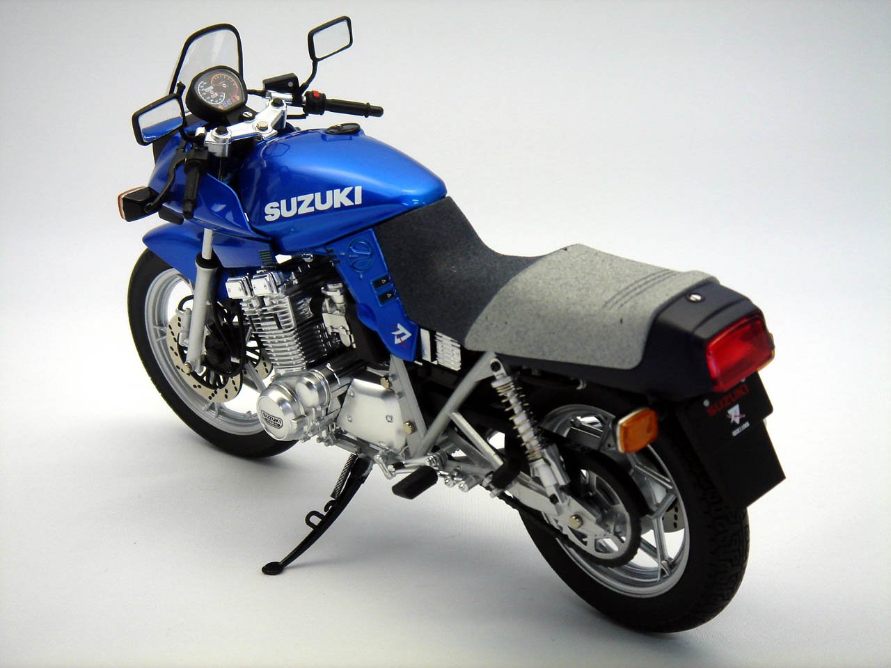 Amazon.co.jp: マイルストーン 1/12 SUZUKI GSX1100S 刀/メタリック