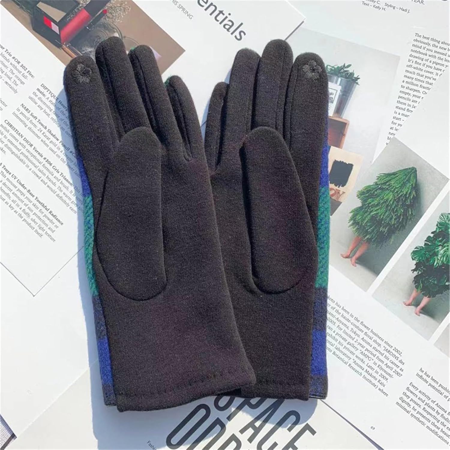 Women's Winter Plaid Gloves, Red Navy Green Buffalo Check Pattern, 9.5 Inch Length, Casual Cold Weather Accessories - Image 4