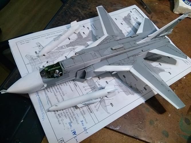 Amazon | ズベズダ 1/72 ソビエト軍 スホーイ Su-24 爆撃機 プラモデル