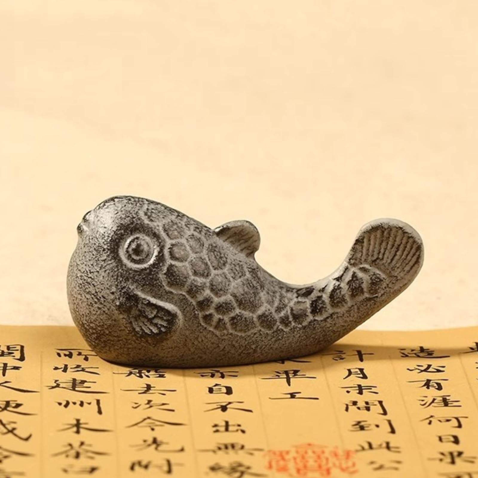 Amazon | Eeeza 筆置き 文鎮 魚の造形 ミニ ふぐ 鋳鉄文鎮 ペン立て
