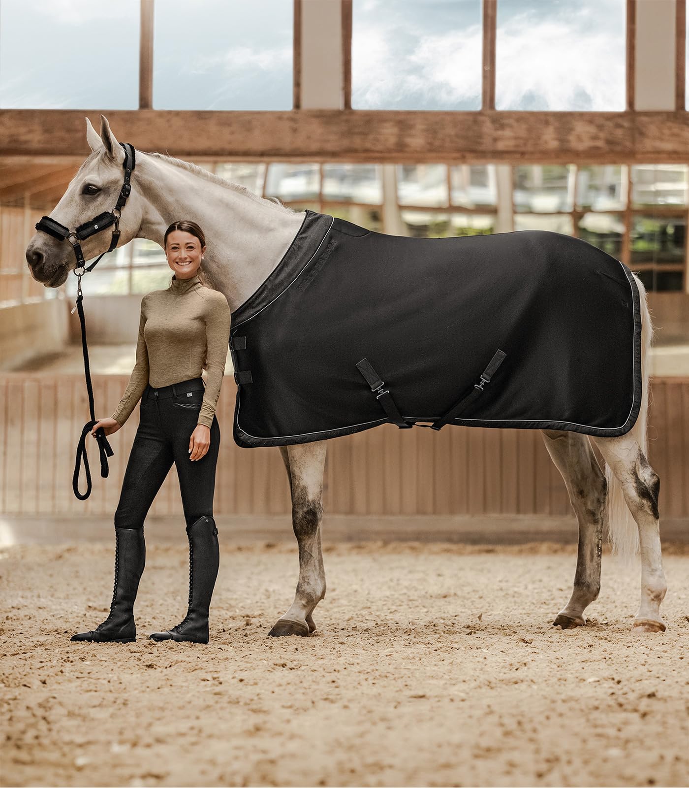 Manta de 125 cm en color negro para caballo de paseo y establo
