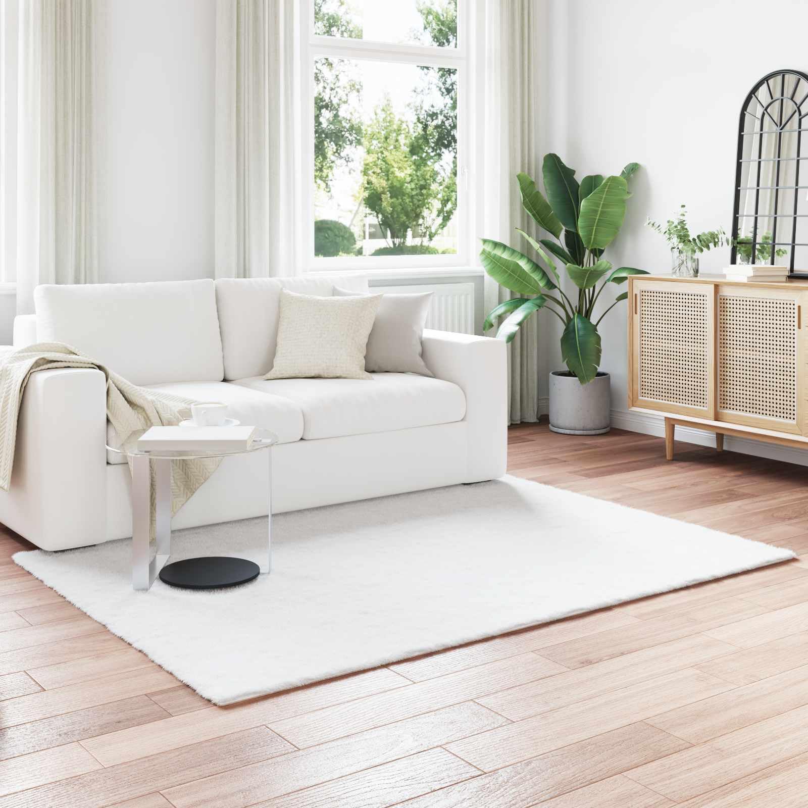 Kunstfellteppich 140x200 cm OLITE in Weiß, Weicher Teppich aus Kunstkaninchenfell, Rutschfester Webpelz-Teppich für Wohnzimmer und Schlafzimmer, Flauschige Wohndeko