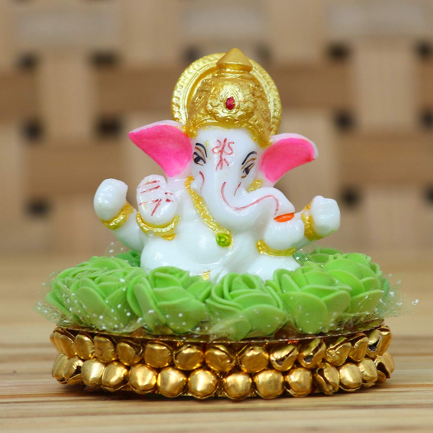 eCraftIndia Lord Ganesha Idol On Decorative Handcrafted Plate With Green Rose Flowers - Exquisite Hindu God Figurine For Home, Temple, Car Dashboard - Gift For Housewarming, Festive Occasions