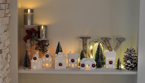 Miniatura 3 de Mark Feldstein & Associates Holiday Wreath Village with Trees, figuras de Navidad LED de porcelana blanca sin esmaltar, juego de 18 piezas