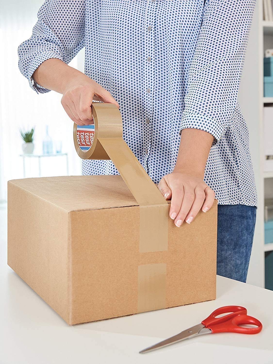 tesa Packband Handabroller Economy - robuster Abroller für Paketbänder - Profi-Qualität - Für Klebebänder mit bis zu 50 cm Breite (4er Pack)